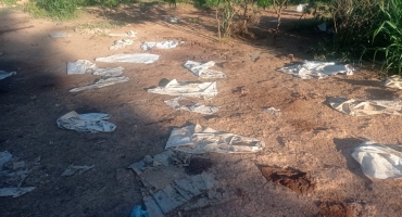 Moradores da região de Sapé em Lagoa Formosa reclamam do descarte de “restos” de animais dentro de estrada vicinal Moradores da região de Sapé em Lagoa Formosa reclamam do descarte de “restos” de animais dentro de estrada vicinal