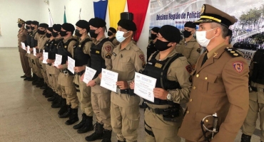 Homenagens a policiais e autoridades civis é realizada pela 10ª RPM em Patos de Minas Homenagens a policiais e autoridades civis é realizada pela 10ª RPM em Patos de Minas
