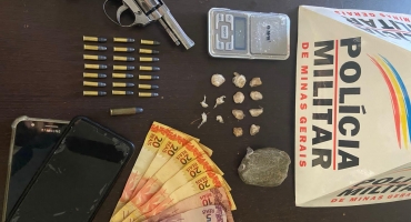 Presidente Olegário: jovens são presos suspeitos de tráfico de drogas e posse ilegal de arma de fogo Presidente Olegário: jovens são presos suspeitos de tráfico de drogas e posse ilegal de arma de fogo
