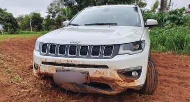 Duas pessoas ficam feridas em acidente na Estrada da Baixadinha em Patos de Minas Duas pessoas ficam feridas em acidente na Estrada da Baixadinha em Patos de Minas