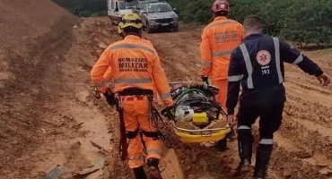 Bombeiros resgatam homem que caiu em represa de irrigação no município de Patrocínio Bombeiros resgatam homem que caiu em represa de irrigação no município de Patrocínio
