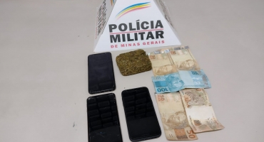 Casal de Lagoa Formosa é detido com droga dentro de veículo de aplicativo em Carmo do Paranaíba Casal de Lagoa Formosa é detido com droga dentro de veículo de aplicativo em Carmo do Paranaíba