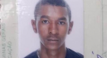 Rapaz de 24 anos é morto com golpe de canivete na cidade de Carmo do Paranaíba Rapaz de 24 anos é morto com golpe de canivete na cidade de Carmo do Paranaíba