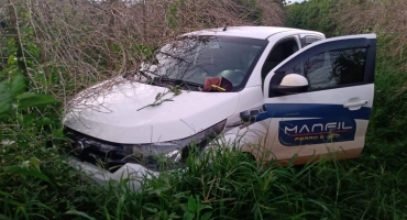 Veículo tomado de assalto em Serra do Salitre é encontrado abandonado no meio de um cafezal Veículo tomado de assalto em Serra do Salitre é encontrado abandonado no meio de um cafezal