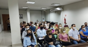 Câmara aprova e sobras do FUNDEB serão divididas com servidores da educação em Patos de Minas Câmara aprova e sobras do FUNDEB serão divididas com servidores da educação em Patos de Minas