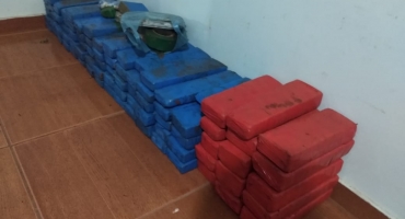 ROCCA apreende mais 90 quilos de maconha que seria de traficante que se encontra internado após sofrer acidente fugindo da polícia ROCCA apreende mais 90 quilos de maconha que seria de traficante que se encontra internado após sofrer acidente fugindo da polícia