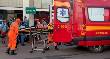 Motoqueiro fica ferido em acidente na Avenida Tomás de Aquino em Patos de Minas Motoqueiro fica ferido em acidente na Avenida Tomás de Aquino em Patos de Minas