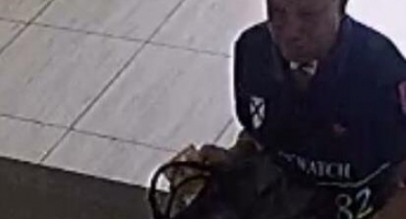 Homem entra em loja de celulares e furta iPhone na cidade de Patos de Minas; veja vídeo Homem entra em loja de celulares e furta iPhone na cidade de Patos de Minas; veja vídeo