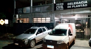 Veículos furtados são recuperados em Tiros e receptadores são detidos e encaminhados para a delegacia Veículos furtados são recuperados em Tiros e receptadores são detidos e encaminhados para a delegacia