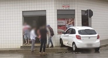 Carmo do Paranaíba – Polícia Militar registra mais um acidente entre as ruas Atanásio dos Santos e Santo Antônio, no bairro JK Carmo do Paranaíba – Polícia Militar registra mais um acidente entre as ruas Atanásio dos Santos e Santo Antônio, no bairro JK