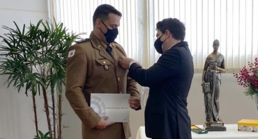 Comandante da Polícia Militar de Carmo do Paranaíba é agraciado com a medalha “Hélio Costa” Comandante da Polícia Militar de Carmo do Paranaíba é agraciado com a medalha “Hélio Costa”