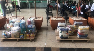 UNIPAM entrega três toneladas de alimentos arrecadados na Campanha 