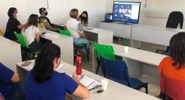 Situação de famílias venezuelanas pedintes em semáforos de Patos de Minas é discutida pela Secretaria de Desenvolvimento social Situação de famílias venezuelanas pedintes em semáforos de Patos de Minas é discutida pela Secretaria de Desenvolvimento social