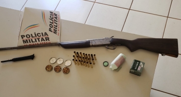 Polícia Militar de Lagoa Formosa apreende espingarda dentro de ônibus de transporte de passageiros Polícia Militar de Lagoa Formosa apreende espingarda dentro de ônibus de transporte de passageiros