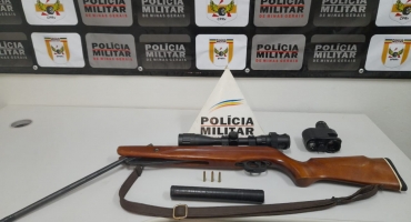 Motorista é detido na MGC-354 no município de Patos de Minas com espingarda e munições Motorista é detido na MGC-354 no município de Patos de Minas com espingarda e munições