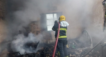 Panela esquecida em fogão com chama acesa provoca incêndio em residência de Patos de Minas Panela esquecida em fogão com chama acesa provoca incêndio em residência de Patos de Minas