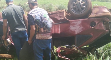 Lagoa Formosa: jovem de 20 anos que voltava do Réveillon capota veículo na estrada de Monjolinho Lagoa Formosa: jovem de 20 anos que voltava do Réveillon capota veículo na estrada de Monjolinho