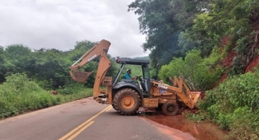 Governo intensifica ações para corrigir estragos causados pelas chuvas em estradas mineiras Governo intensifica ações para corrigir estragos causados pelas chuvas em estradas mineiras
