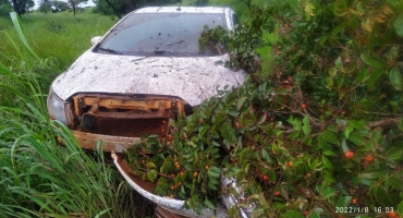 Motorista perde controle direcional e capota carro na BR-354 em Carmo do Paranaíba Motorista perde controle direcional e capota carro na BR-354 em Carmo do Paranaíba