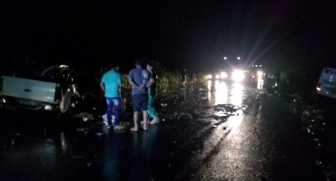 Dois jovens de Lagoa Formosa morrem em acidente na BR-365 quando voltavam de Caldas Novas Dois jovens de Lagoa Formosa morrem em acidente na BR-365 quando voltavam de Caldas Novas