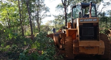 Após interdição total da MG 354, prefeitura de Presidente Olegário está construindo desvio provisório Após interdição total da MG 354, prefeitura de Presidente Olegário está construindo desvio provisório