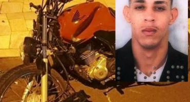 Motociclista de 19 anos morre em acidente no Bairro Caiçaras na cidade de Patos de Minas Motociclista de 19 anos morre em acidente no Bairro Caiçaras na cidade de Patos de Minas