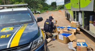 PRF de Patos de Minas apreende mais de 300 quilos de maconha, haxixe e cocaína na BR-365 PRF de Patos de Minas apreende mais de 300 quilos de maconha, haxixe e cocaína na BR-365