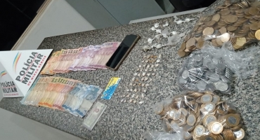 Polícia Militar de Lagoa Formosa apreende drogas e encaminha suspeito de tráfico para a delegacia Polícia Militar de Lagoa Formosa apreende drogas e encaminha suspeito de tráfico para a delegacia