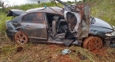 Homem de 38 anos fica ferido em capotamento na MG-462 em Patrocínio Homem de 38 anos fica ferido em capotamento na MG-462 em Patrocínio