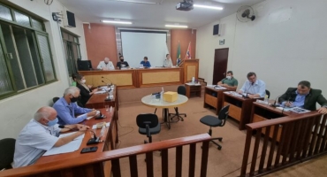 Carmo do Paranaíba – Câmara Municipal acata denúncia contra prefeito e abre Comissão Processante Carmo do Paranaíba – Câmara Municipal acata denúncia contra prefeito e abre Comissão Processante