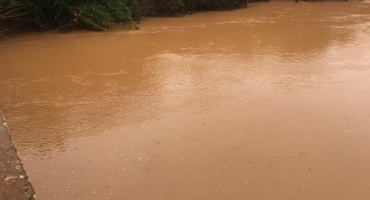 Águas do Rio Paranaíba voltam a subir com as chuvas dos últimos dias e já atingem pastagens Águas do Rio Paranaíba voltam a subir com as chuvas dos últimos dias e já atingem pastagens