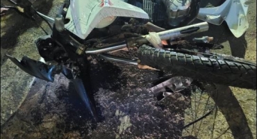 Dois motoqueiros ficam feridos em acidente na cidade de Patos de Minas Dois motoqueiros ficam feridos em acidente na cidade de Patos de Minas