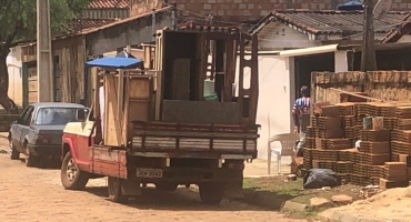 Famílias voltam a deixar suas residências em Patos de Minas devido às enchentes 