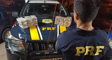 Polícia Rodoviária Federal e ROCCA apreendem 23 quilos de crack na BR-365 em Patos de Minas Polícia Rodoviária Federal e ROCCA apreendem 23 quilos de crack na BR-365 em Patos de Minas