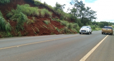 Deslizamento de terra na BR-354 entre Lagoa Formosa e Patos de Minas deixa motoristas em alerta