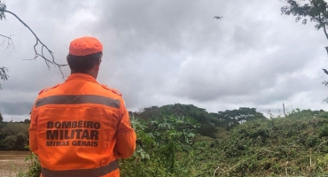 Após denúncia de homicídio, Corpo de Bombeiros procura corpo nas águas do Rio Paranaíba Após denúncia de homicídio, Corpo de Bombeiros procura corpo nas águas do Rio Paranaíba