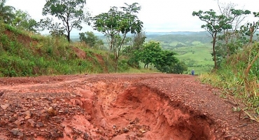Escolas rurais do município de Patos de Minas terão ensino remoto devido a situação das estradas Escolas rurais do município de Patos de Minas terão ensino remoto devido a situação das estradas