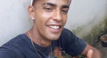 Mulher de Lagoa Formosa diz que corpo encontrado carbonizado no “Morro do Pião” é de filho dela Mulher de Lagoa Formosa diz que corpo encontrado carbonizado no “Morro do Pião” é de filho dela