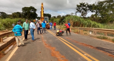 Novela: DNIT volta atrás e autoriza prefeitura de Patos de Minas a intervir na BR-365 na Ponte dos Vieiras Novela: DNIT volta atrás e autoriza prefeitura de Patos de Minas a intervir na BR-365 na Ponte dos Vieiras