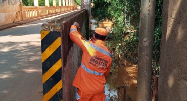 Mesmo com as chuvas do final de semana águas do Rio Paranaíba continua baixando em Patos de Minas 