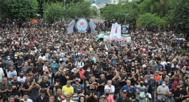 Policiais e bombeiros fazem protesto na capital mineira por reajuste salarial Policiais e bombeiros fazem protesto na capital mineira por reajuste salarial
