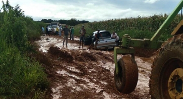 Desvio de Lagoa Formosa/Santana de Patos até a BR-365 está tomado por atoleiros e intransitável Desvio de Lagoa Formosa/Santana de Patos até a BR-365 está tomado por atoleiros e intransitável