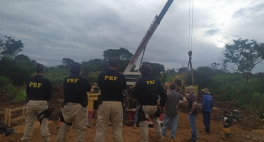 Obra de recuperação da BR-365 na Ponte dos Vieiras deve ser concluída até sexta-feira (23/02) Obra de recuperação da BR-365 na Ponte dos Vieiras deve ser concluída até sexta-feira (23/02)