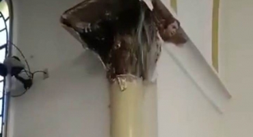 Água de chuva faz gesso de parte do teto da Igreja Matriz de Lagoa Formosa desabar Água de chuva faz gesso de parte do teto da Igreja Matriz de Lagoa Formosa desabar