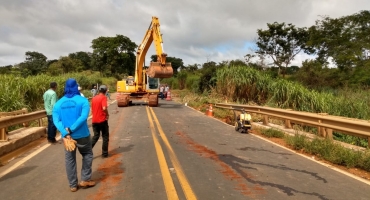 Segundo a PRF recuperação da BR-365 na Ponte dos Vieiras será finalizada nesta sexta (25) Segundo a PRF recuperação da BR-365 na Ponte dos Vieiras será finalizada nesta sexta (25)