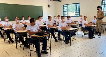 22 alunos iniciam curso de formação de soldados da Polícia Militar em Patos de Minas 22 alunos iniciam curso de formação de soldados da Polícia Militar em Patos de Minas