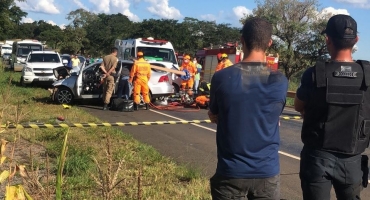 Criança morre em grave acidente na BR-354 próximo à Ponte sobre o Córrego São Bartolomeu Criança morre em grave acidente na BR-354 próximo à Ponte sobre o Córrego São Bartolomeu