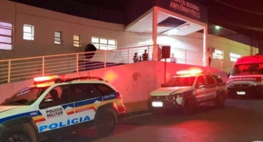 Garoto de 14 anos esfaqueia o cunhado de 19 no Bairro Santa Luzia em Patos de Minas Garoto de 14 anos esfaqueia o cunhado de 19 no Bairro Santa Luzia em Patos de Minas