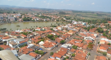 Lagoa Formosa completa 59 anos com missa em ação de graças, bolo de aniversário e pescaria