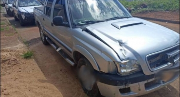 Motorista com sintomas de embriaguez atropela motoqueiro na cidade de Patos de Minas; veja vídeo. Motorista com sintomas de embriaguez atropela motoqueiro na cidade de Patos de Minas; veja vídeo.